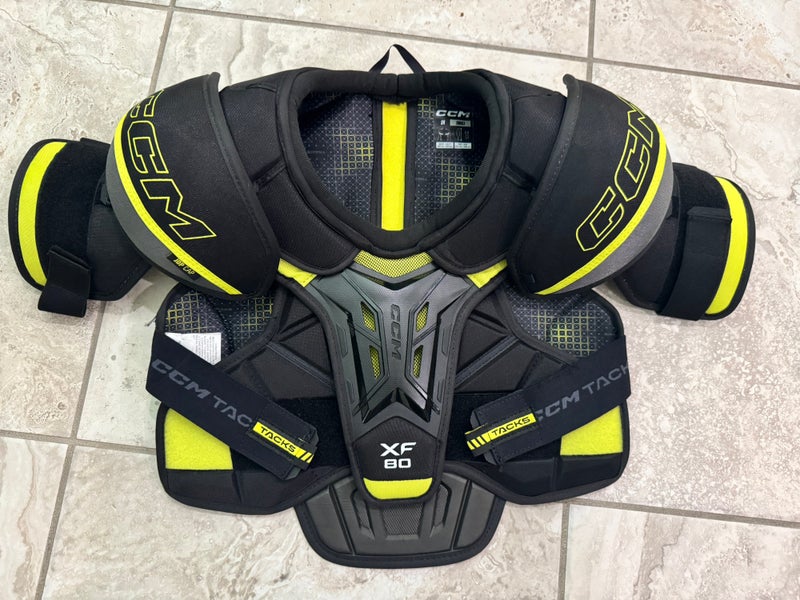 Men's Small Intermediate CCM Tacks Shoulder Pads (Used)