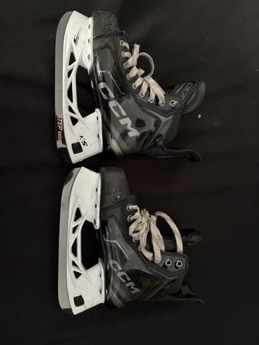 CCM Tacks XF Pro Hockey Skates Regular Width Size 3.5 (Used)