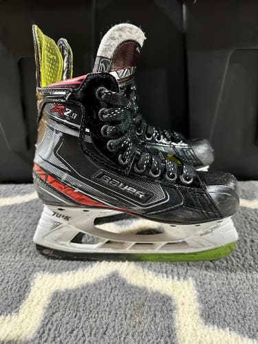 2019 Bauer Vapor X2.9 Hockey Skates Regular Width Size 2 (Used)