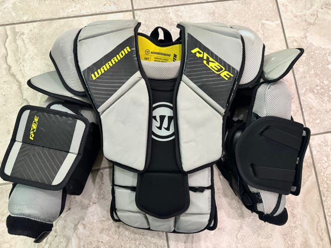 Medium Warrior RX3E+ Goalie Chest Protector (Used)