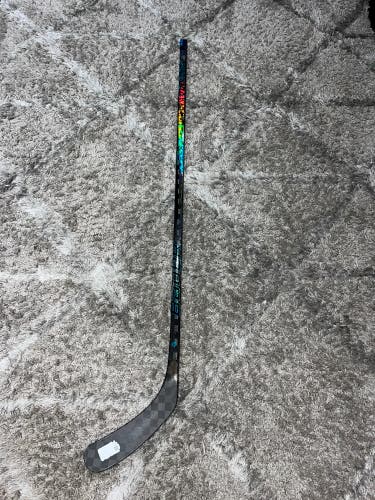 Intermediate Bauer Twitch Right Handed Hockey Stick P92 65 Flex (Used)