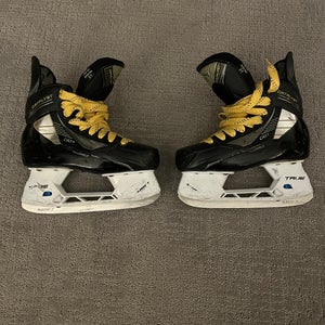 True Catalyst 7 Hockey Skates - Intermediate Size 4 Regular