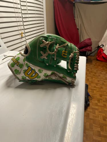 2024 Wilson A2000 (Limited Edition GOTM) Shamrock