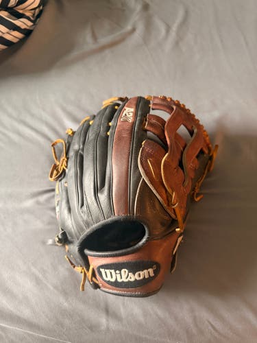 2022 Wilson A2K RH Outfield Baseball Glove 12.75" Not even broken in all the way just sat