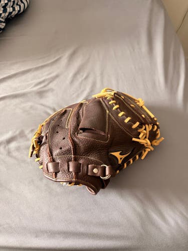 Mizuno GXC94 RH Catcher's Baseball Glove 33" (Used)