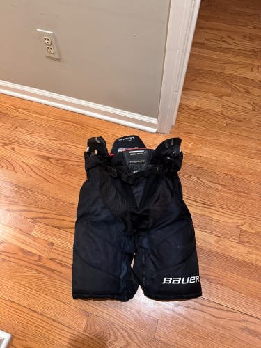 Intermediate Large Bauer Vapor Hyperlite Hockey Pants (Used)