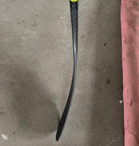 Senior Warrior Alpha DX Left Hand Hockey Stick Mid Pattern 85 Flex Pro Stock (Used)