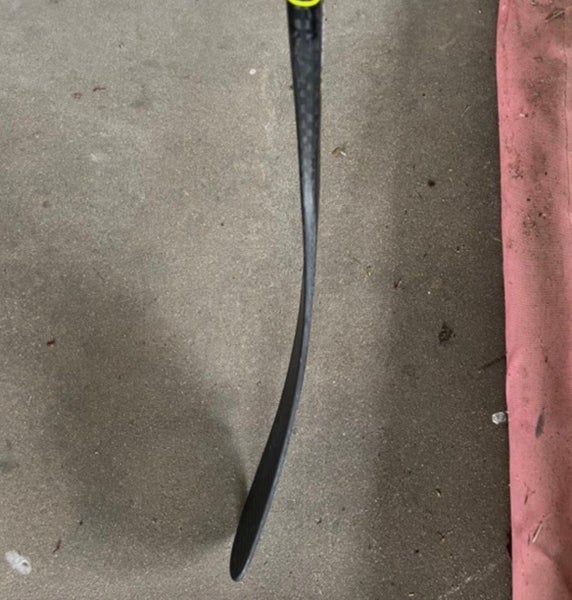 Senior Warrior Alpha DX Left Hand Hockey Stick Mid Pattern 85 Flex Pro Stock (Used)