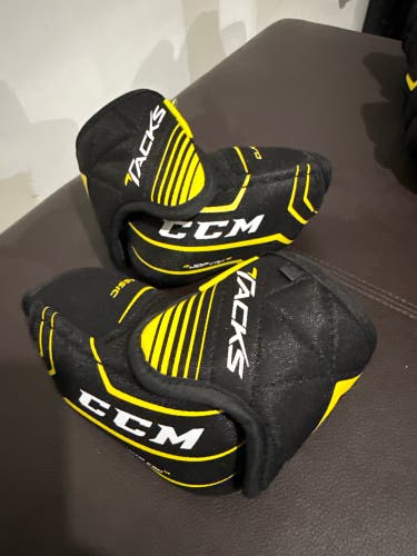 Junior Small CCM Tacks Elbow Pads (Used)