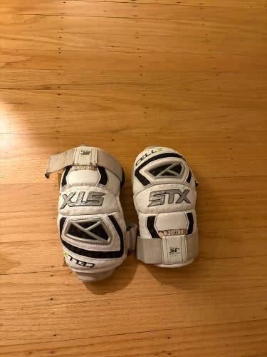 Small Youth STX Cell V Arm Pads (Used)