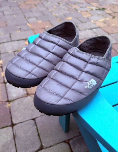 Men’s The North Face ThermoBall Traction V Gray Slip-On Mule Slippers US Size 11