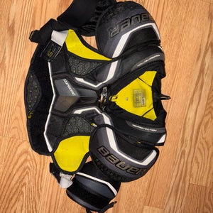 Junior Large Bauer Supreme 2S Shoulder Pads (Used)