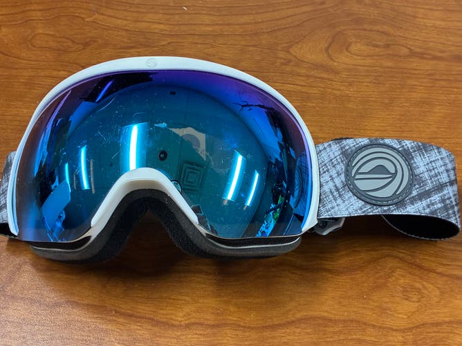 White WildHorn Snowboard Goggles (Used)