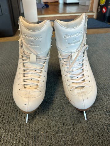 Jackson Ultima Freestyle Figure Skates Adult 7 C (Used)