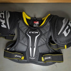 Small Junior CCM Tacks 9550 Shoulder Pads (Used)