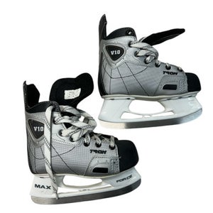 Used V10 Intermediate Hockey Skate Black And Grey Intermediate 3.5 11835-S000203503
