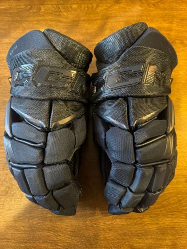 CCM JetSpeed FT8 Pro Gloves 14" (Used-Like New)