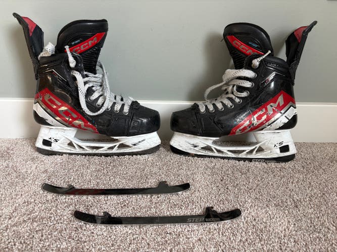 CCM JetSpeed FT6 Pro Hockey Skates Regular Width Size 4 (Used)