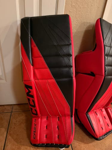 32" CCM EFlex 7.9 Goalie Leg Pads (Used)