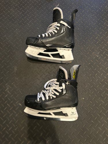 Bauer Vapor Hyperlite 2 Hockey Skates Regular Width Pro Stock 8 (Used)