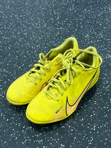Used Nike Soccer Cleats Yellow Junior 03.5 11849-S000035960