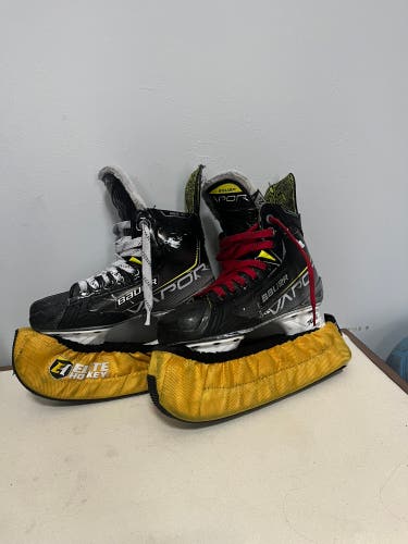 2021 Bauer Vapor 3X Hockey Skates Regular Width Size 2.5 (Used)
