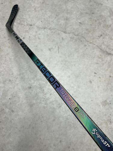 85 Flex P29 Senior CCM RibCor Trigger 8 Pro Right Hand Hockey Stick Pro Stock NHL (New)