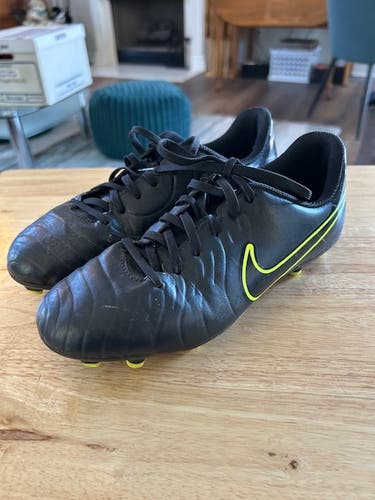 Black Unisex 5Y (Big Kids / Youth) Nike Tiempo Legend 10 Elite Molded Cleats Cleats (Used)