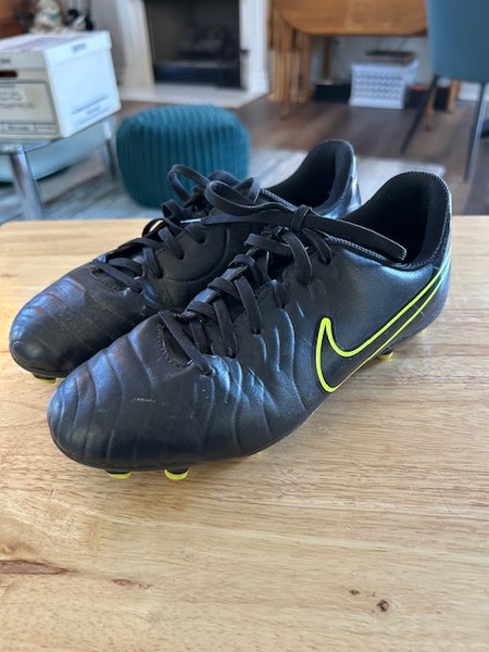 Black Unisex 5Y (Big Kids / Youth) Nike Tiempo Legend 10 Elite Molded Cleats Cleats (Used)