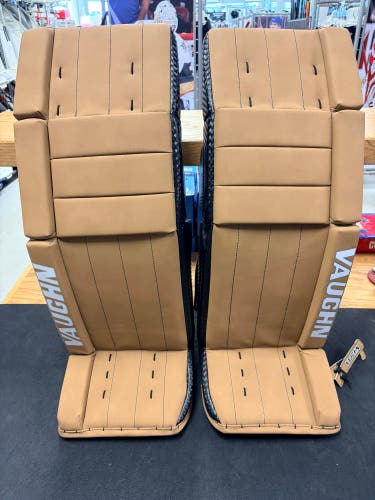33" 2025 Vaughn V10 Pro Carbon Goalie Leg Pads (Used once)