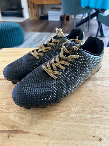 Gold Unisex 5.5Y (Big Kids / Youth) DSG Molded Cleats Cleats (Used)