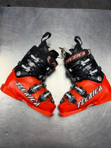 Mondo 21 & 21.5 Unisex Tecnica Ski Boots Soft Flex (Used)