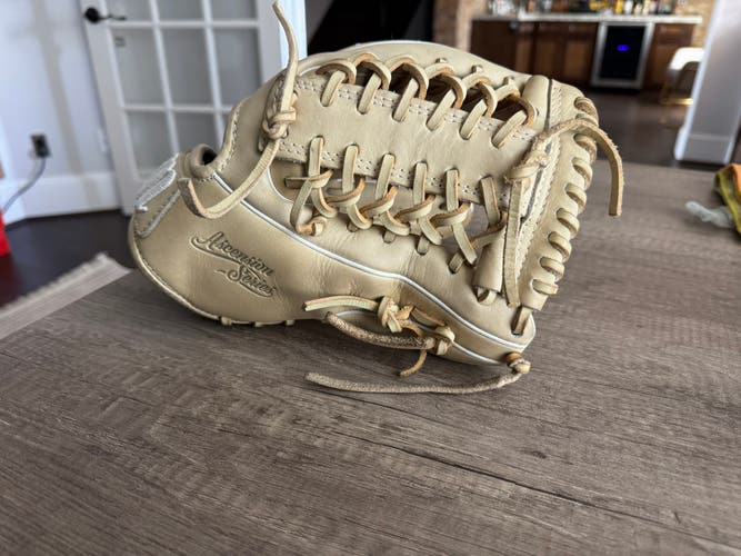 Marucci Ascension RH Baseball Glove 11.75" (Used)
