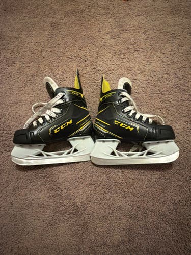 CCM Tacks 9350 Youth Hockey Skates Regular Width 10 (Used)