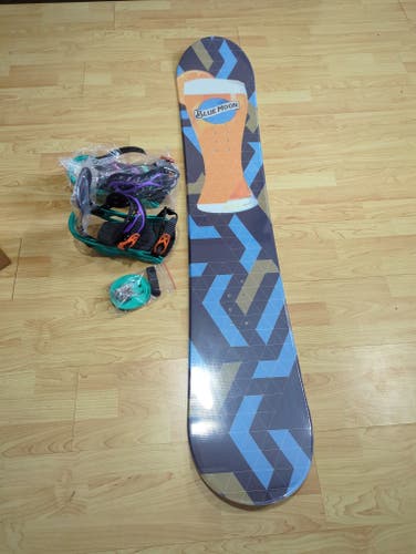 New* SNOWBOARD BLUE MOON BREWING CO. 155CM with bindings M.