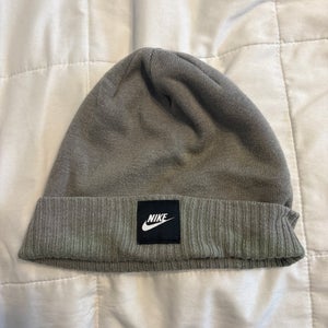 USED/WORN Gray Adult Unisex One Size Fits All Nike Beanie Hat