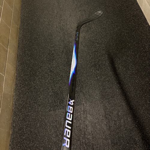 Senior Bauer Vapor FlyLite Right Handed Hockey Stick P28 77 Flex (New)
