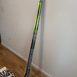 Senior Warrior Alpha LX2 Pro Right Handed Hockey Stick 90 Flex Pro Stock (New)