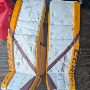 34" CCM Eflex 5 Goalie Leg Pads (Used)
