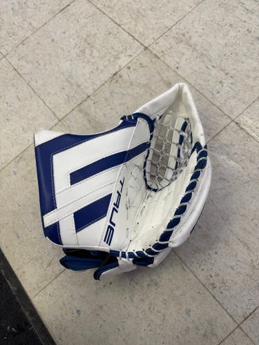 True Hzrdus 7x4 Catcher Glove Regular (Used)