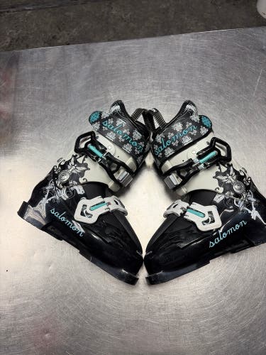 Mondo 23 & 23.5 Women's Salomon Energyzer Ski Boots Soft Flex (Used)