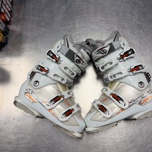 Mondo 23 & 23.5 Women's Nordica Ski Boots (Used)