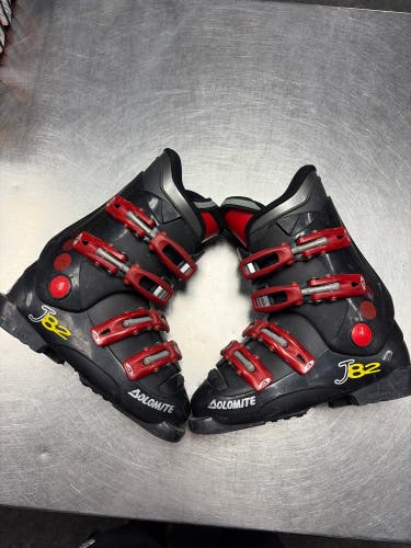 Mondo 23 & 23.5 Ski Boots (Used)