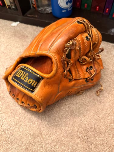 Wilson A2000 RH Infield Baseball Glove 10.5" (Used)