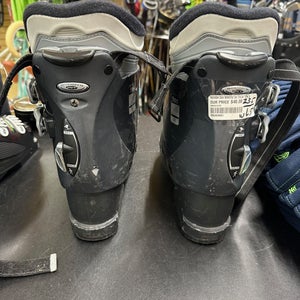 Mondo 23 & 23.5 Nordica F5 Ski Boots (Used)in decent shape