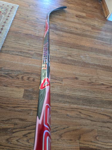 Junior Bauer Vapor FlyLite Left Hand Hockey Stick P28 50 Flex (New)
