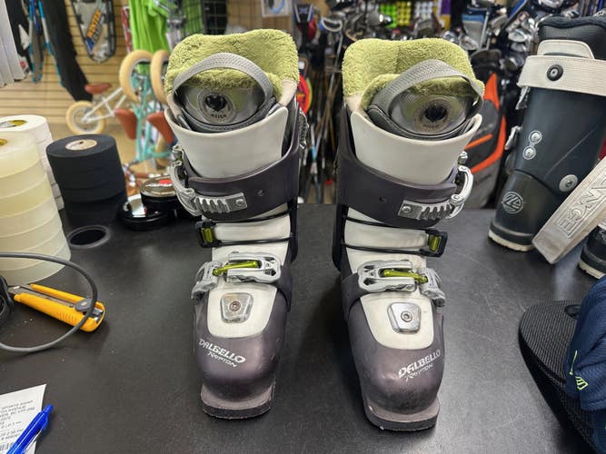 Mondo 22 & 22.5 Dalbello Krypton Ski Boots (Used) Decent shape boot 70-100 flex40