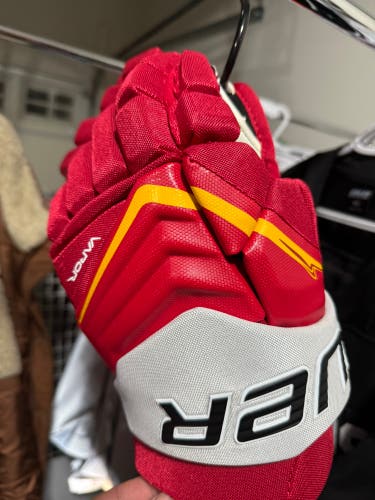 Bauer Gloves 14" (Used) Calgary colors