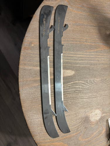 2024 Bauer Supreme Shadow Hockey Skates 8.5 (Used)