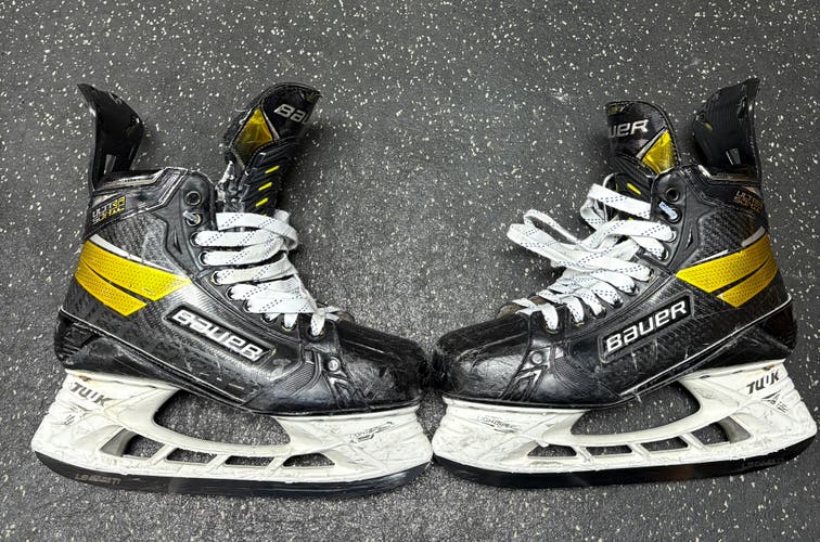 2020 Bauer Supreme Ultrasonic Hockey Skates Regular Width 9 (Used)